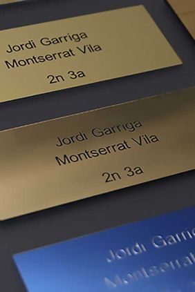 PLACA 10 X 120 DORADO